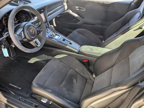 2018 Porsche 911 Carrera GTS