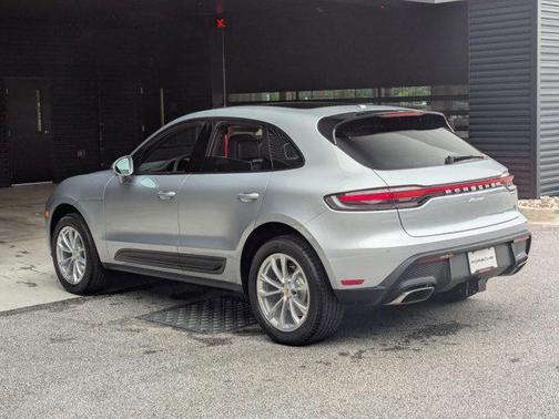 2025 Porsche Macan AWD