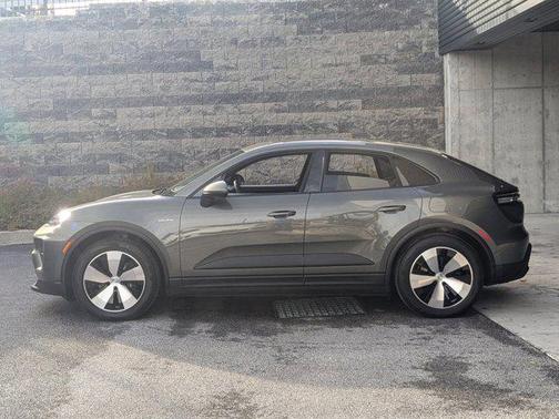 2024 Porsche Macan Base