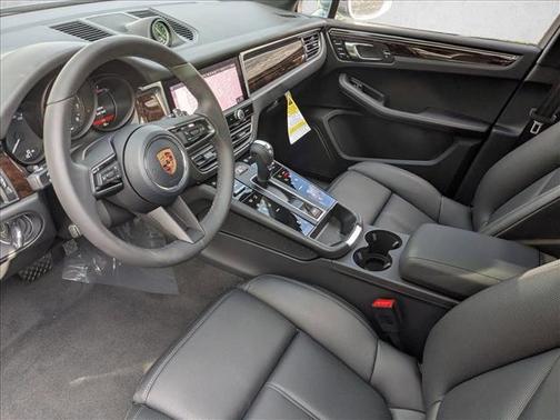 Dolomite Silver Metallic 2026 Porsche Macan Macan