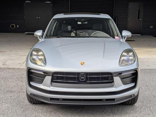 Dolomite Silver Metallic 2026 Porsche Macan Macan