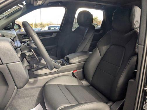 Chromite Black Metallic 2026 Porsche Cayenne Cayenne