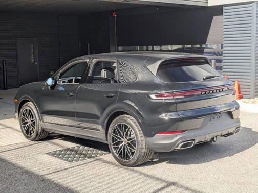 Chromite Black Metallic 2026 Porsche Cayenne Cayenne
