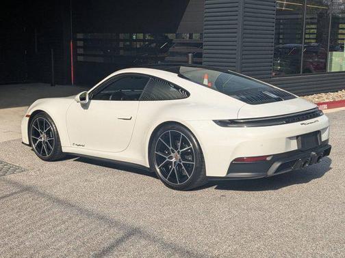 2025 Porsche 911 Carrera GTS