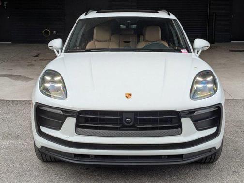 2026 Porsche Macan AWD