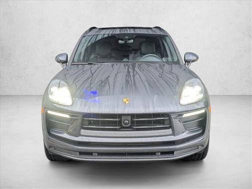 Volcano Grey Metallic 2026 Porsche Macan Macan