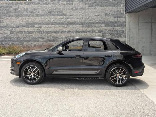 Jet Black Metallic 2023 Porsche Macan