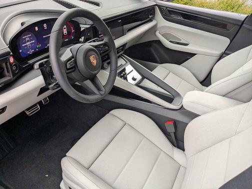 2025 Porsche Macan 4S