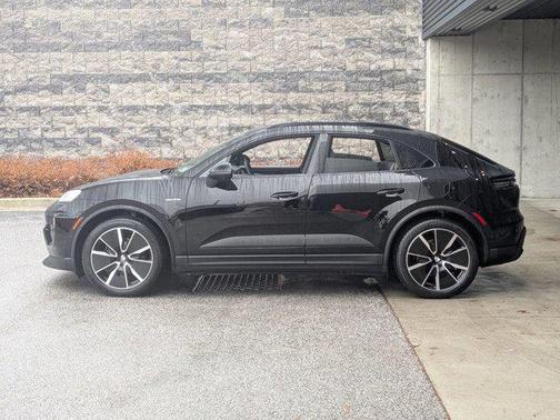 2026 Porsche Macan 4