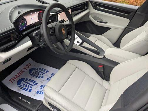 2026 Porsche Macan 4