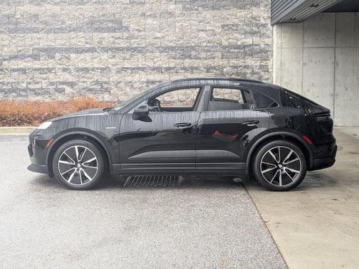 Black 2026 Porsche Macan Macan Electric 4
