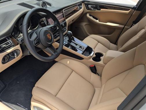 Carrara White Metallic 2026 Porsche Macan Macan