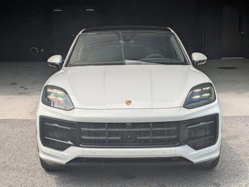 2025 Porsche Cayenne GTS