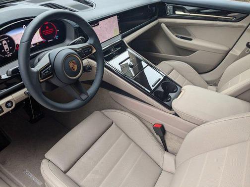 2025 Porsche Panamera 4