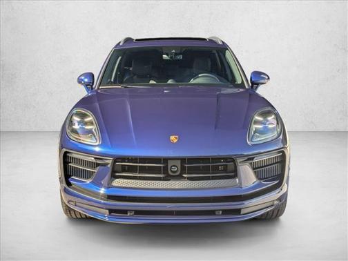 Gentian Blue Metallic 2026 Porsche Macan Macan