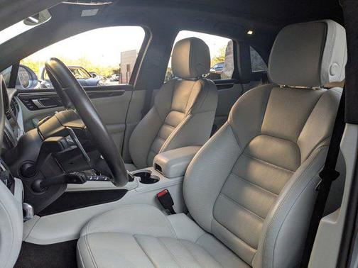 2021 Porsche Macan Turbo