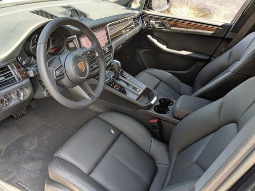 Volcano Grey Metallic 2026 Porsche Macan Macan