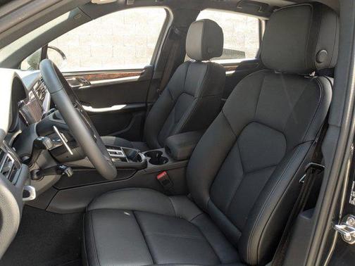 Volcano Grey Metallic 2026 Porsche Macan Macan