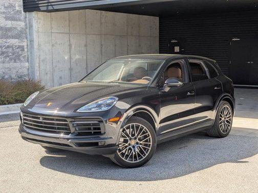 Jet Black Metallic 2022 Porsche Cayenne Platinum Edition
