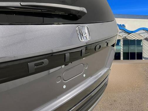 2025 Honda Pilot Touring 8-Passenger