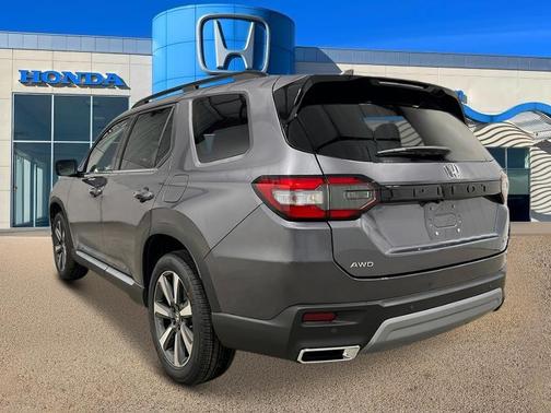 2025 Honda Pilot Touring 8-Passenger