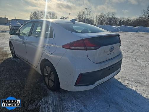 2020 Hyundai IONIQ Hybrid SE