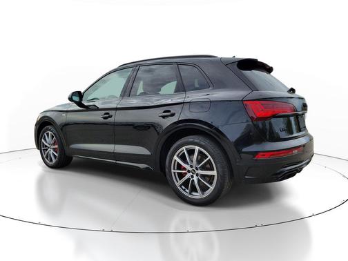 Mythos Black Metallic 2024 Audi Q5 e 55 S line Prestige
