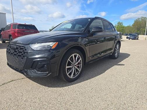 Mythos Black Metallic 2024 Audi Q5 e 55 S line Prestige