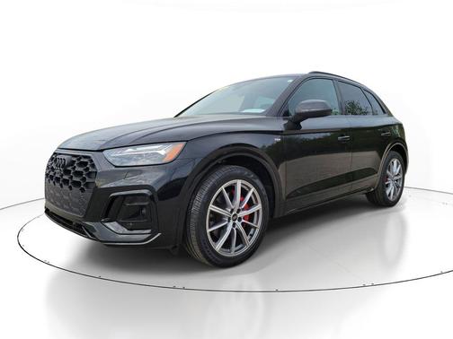 Mythos Black Metallic 2024 Audi Q5 e 55 S line Prestige