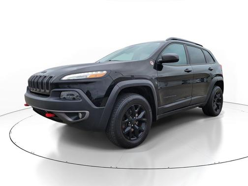 Diamond Black Crystal Pearlcoat 2017 Jeep Cherokee Trailhawk