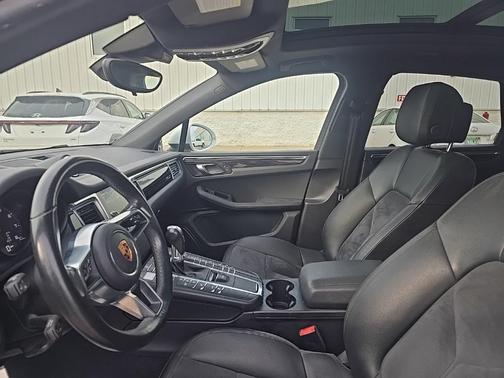 2018 Porsche Macan Base