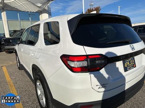 2023 Honda Pilot AWD LX