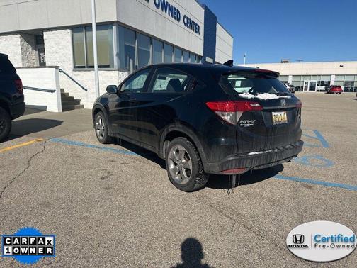 Crystal Black Pearl 2022 Honda HR-V LX