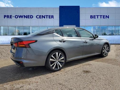 2022 Nissan Altima SR FWD