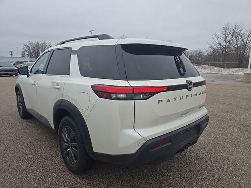 2022 Nissan Pathfinder SV 4WD