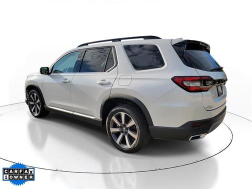2023 Honda Pilot Touring 8-Passenger