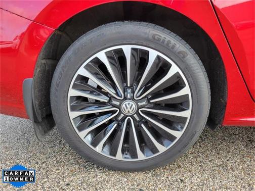 2022 Volkswagen Passat 2.0T Limited Edition