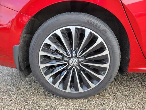 2022 Volkswagen Passat 2.0T Limited Edition