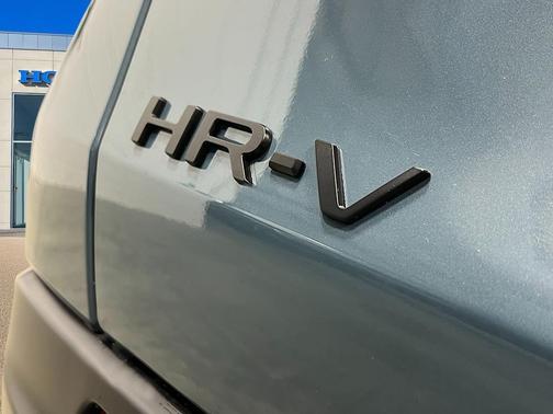 Nordic Forest Pearl 2027 Honda HR-V Sport