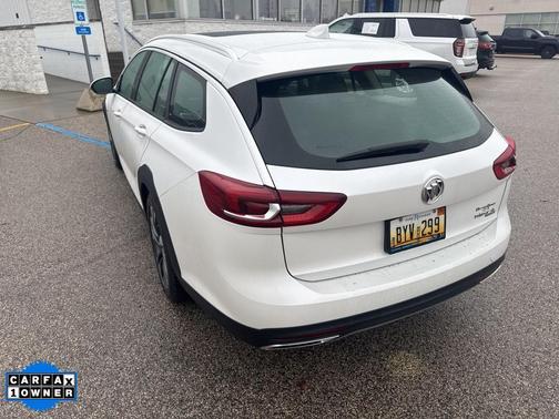 2019 Buick Regal TourX AWD Essence