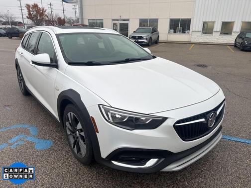 2019 Buick Regal TourX AWD Essence