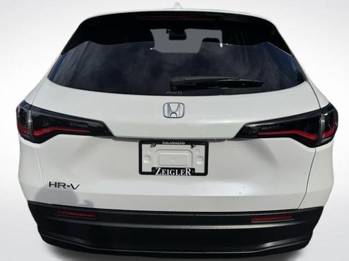 Platinum White Pearl 2026 Honda HR-V LX