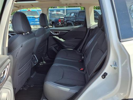 Crystal White Pearl 2023 Subaru Forester Premium