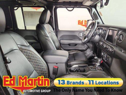 Black Clearcoat 2022 Jeep Gladiator High Altitude 4x4