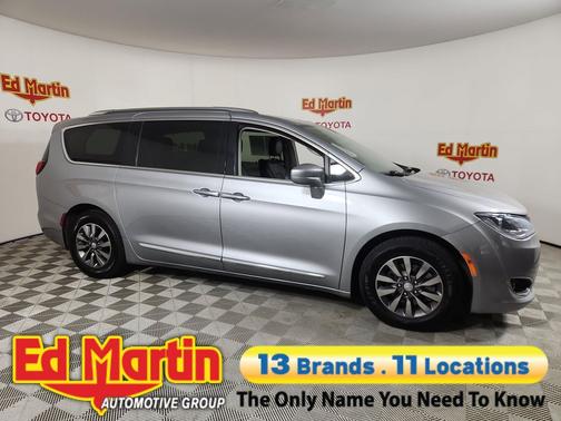 Billet Silver Metallic Clearcoat 2019 Chrysler Pacifica Touring-L Plus