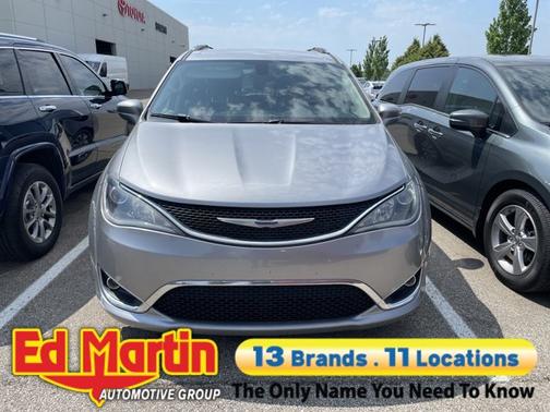 Billet Silver Metallic Clearcoat 2019 Chrysler Pacifica Touring-L Plus