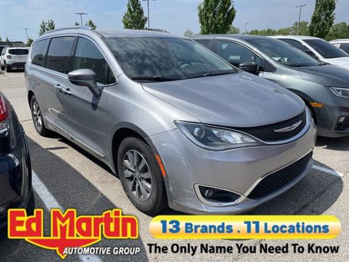 Billet Silver Metallic Clearcoat 2019 Chrysler Pacifica Touring-L Plus