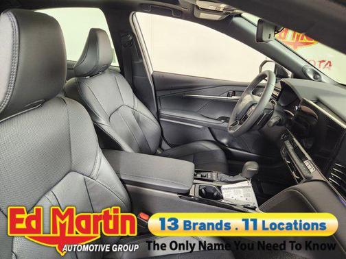 Wind Chill Pearl w/Midnight Black Metallic Roof 2026 Toyota Camry XSE