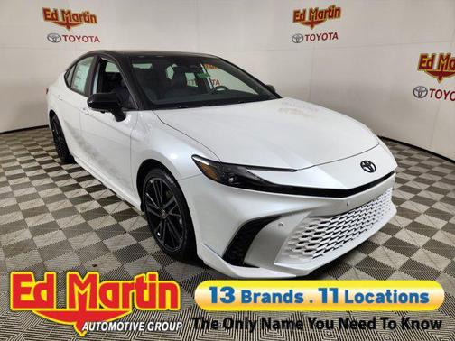 Wind Chill Pearl w/Midnight Black Metallic Roof 2026 Toyota Camry XSE