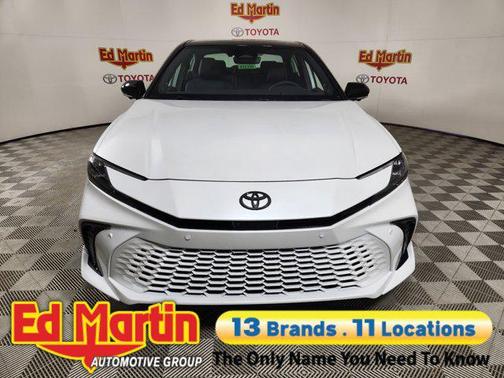 Wind Chill Pearl w/Midnight Black Metallic Roof 2026 Toyota Camry XSE